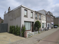 906326 Gezicht op voorgevels van de panden Amsterdamsestraatweg 809-lager te Utrecht, met op de zijgevel van het pand ...